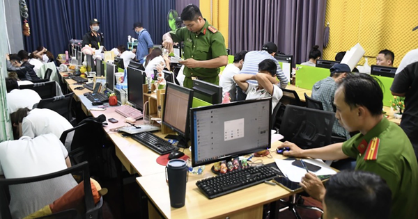 Công an chỉ cách đối phó khi bị 'khủng bố' đòi nợ, cắt ghép ảnh đồi trụy