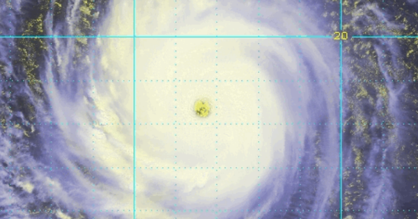 Super Typhoon Dolphin Moves Swiftly Towards China, Winds Gust Above Level 17