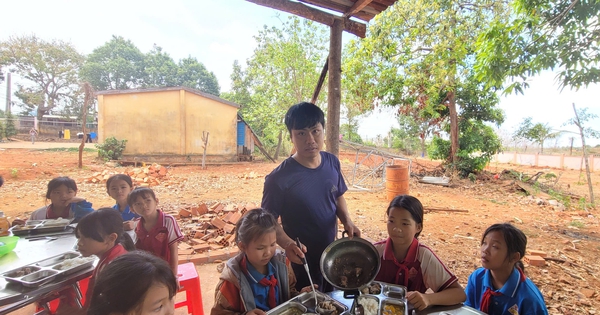 Người thầy như cha của những đứa trẻ vùng khó