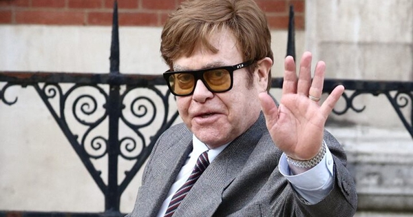 Elton John ủng hộ con trai cả Beckham trong 'cuộc chiến' gia đình?