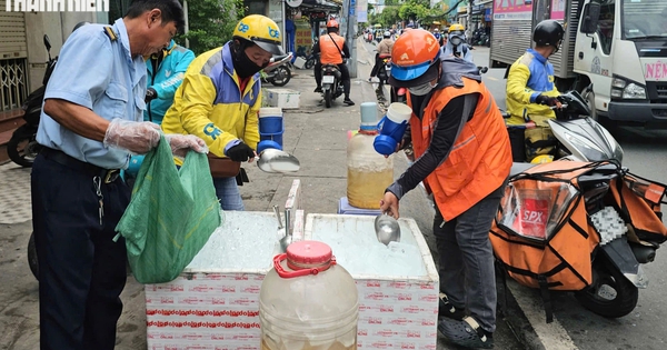 Tiệm vàng ở TP.HCM mỗi ngày mua hơn 100 bao đá để làm gì?