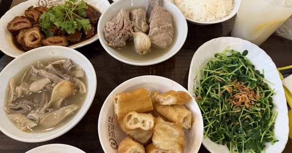Tổng Lãnh sự Singapore 'mê' phở gà Việt Nam