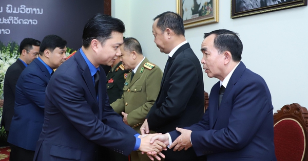 Lãnh đạo T.Ư Đoàn viếng Chủ tịch Quốc hội Lào