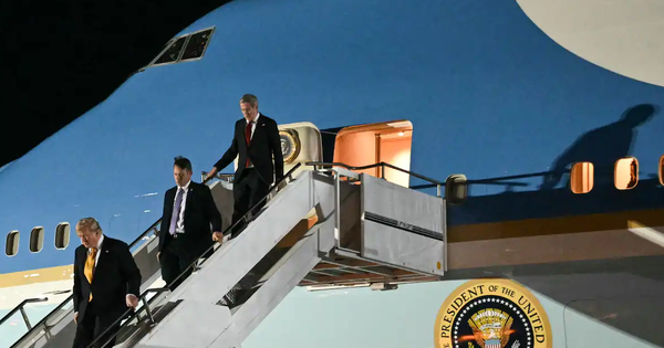 Chuyến bay bí mật của Tổng thống Trump trước nguy cơ ám sát