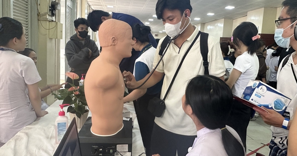 Điểm chuẩn khối ngành sức khỏe: Y khoa tăng, vẫn ở tốp đầu