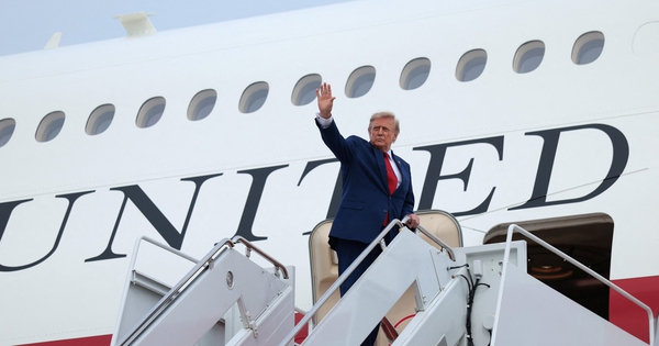 Tranh cãi màn dàn dựng chuyên cơ làm ‘mồi nhử’ để bảo vệ ông Trump