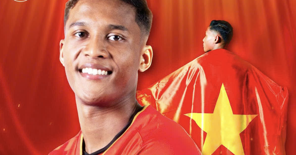 Trung vệ Việt kiều CLB CAHN Adou Minh chính thức có quốc tịch Việt Nam, HLV Kim Sang-sik 'đau đầu'