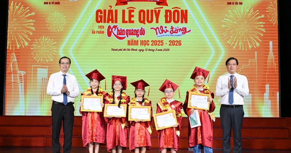 Tiến sĩ Lê Bá Khánh Trình giao lưu truyền cảm hứng tại  giải Lê Quý Đôn