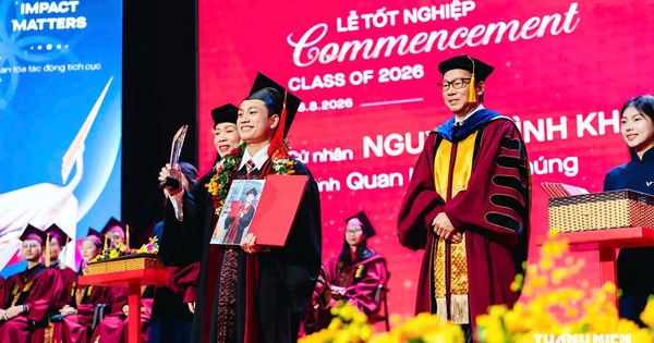 Nam sinh từ đêm nằm ôm pô xe máy để ngủ đến danh hiệu thủ khoa