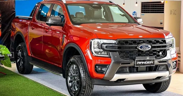 Xe bán tải sụt giảm doanh số, Ford Ranger đòi lại ngôi đầu từ tay Toyota Hilux