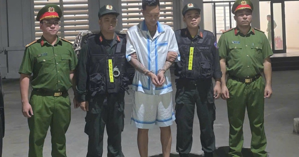Huấn Hoa Hồng bị bắt