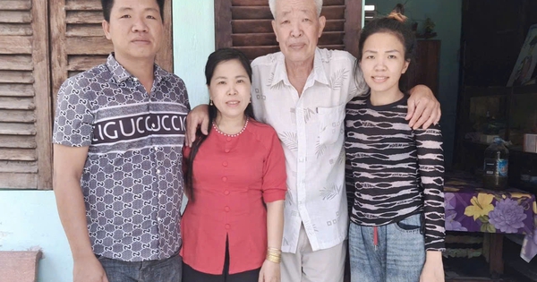 Từ thông tin ít ỏi, công an giúp cha con đoàn tụ sau 43 năm thất lạc