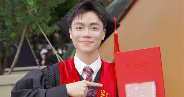 Minh Nhật 'Giọng hát Việt nhí': Chống chọi với bệnh thận, gây sốt tại lễ tốt nghiệp