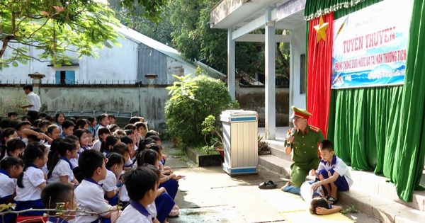Có một ô cửa chưa bao giờ tắt đèn