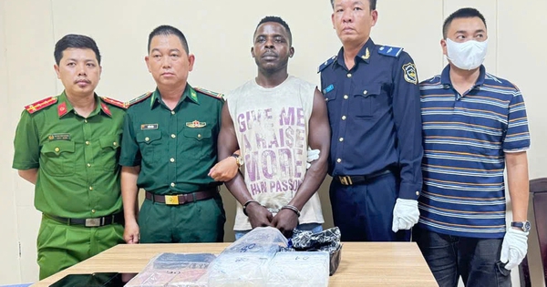 Bắt nghi phạm người Nigeria liên quan đến đường dây vận chuyển ma túy xuyên quốc gia