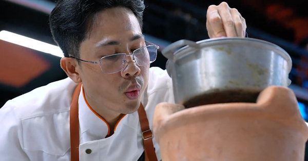 Chef Thế Sơn mang theo nồi gang của mẹ đi thi nhận được 'mưa lời khen'