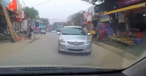 Lái xe đường hai chiều không vạch kẻ: Làm sao để không dính lỗi lấn làn