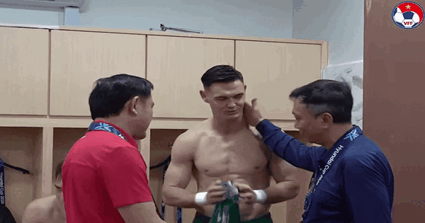 CĐV phát 'sốt' với cơ bụng 6 múi của Lê Giang Patrik: Đẹp như lực sĩ