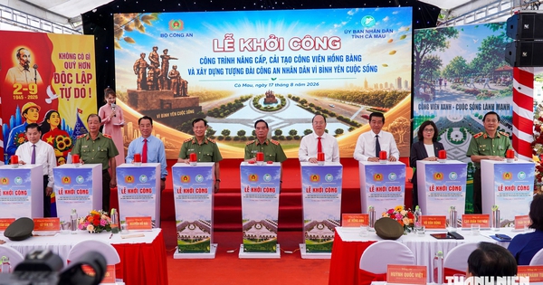 Tặng tượng đài 'Công an nhân dân vì bình yên cuộc sống' cho tỉnh Cà Mau