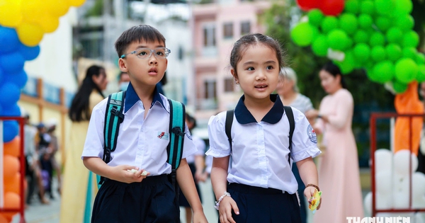 Sáng nay tựu trường: Thầy hiệu trưởng TP.HCM gửi lời chào học sinh lớp 1