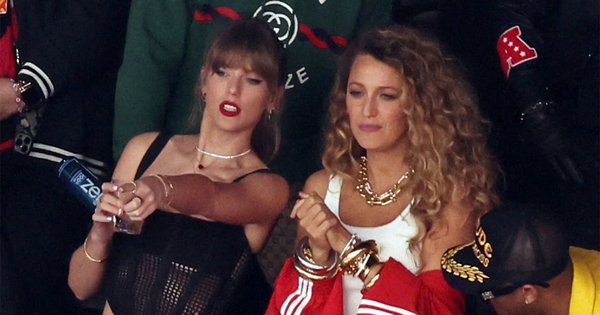 Taylor Swift từ bỏ làm mẹ đỡ đầu các con của Blake Lively