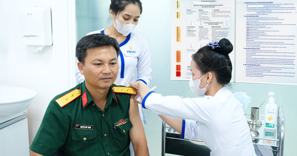 200 chiến sĩ được tiêm miễn phí vắc xin phòng não mô cầu