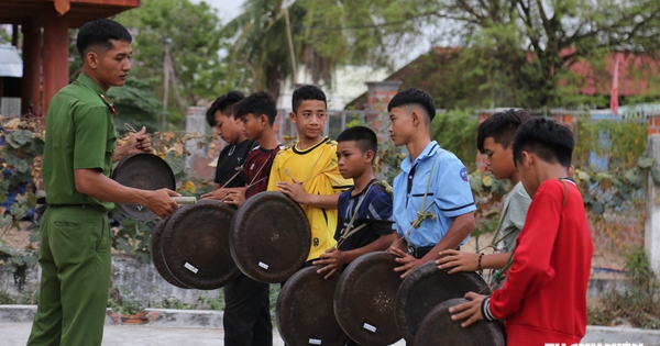 Chung dòng máu Lạc Hồng: Thượng úy công an giữ hồn chiêng cổ