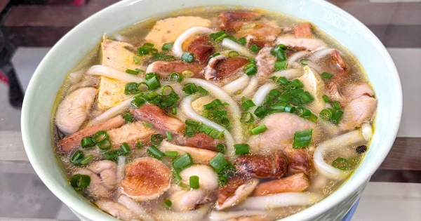 Vì sao người Huế mê vị đắng của bánh canh nấm tràm mùa Vu lan?