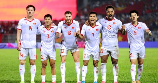 Ông Kim bất ngờ thay nửa đội hình Việt Nam đấu Malaysia: Quang Hải, Hoàng Hên, Hai Long đá chính