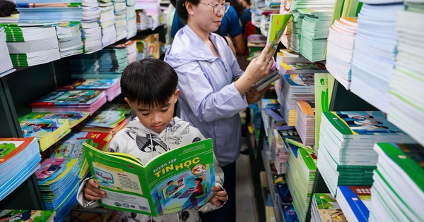 Học sinh TP.HCM đăng ký mượn sách giáo khoa như thế nào, có phải đặt cọc?