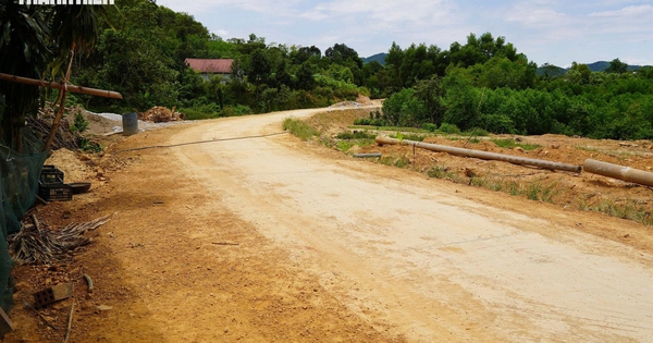 Chuyện tử tế: Cùng nhau hiến đất mở đường