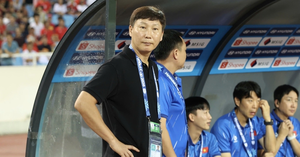 HLV Kim Sang-sik: 'Tôi mong Xuân Son ghi 3 bàn vào lưới Thái Lan'