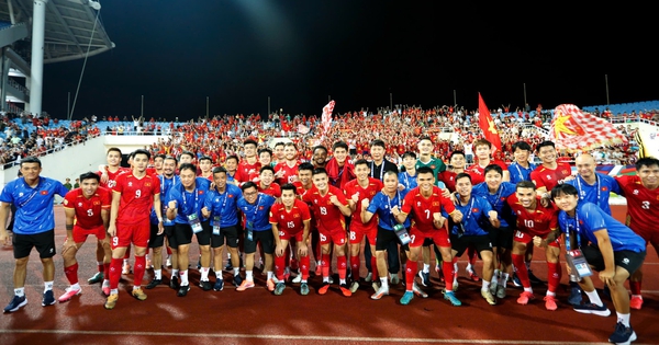 CĐV Việt Nam đã săn sạch vé ở Rajamangala, sẵn sàng tiếp lửa thầy trò ông Kim đánh bại Thái Lan