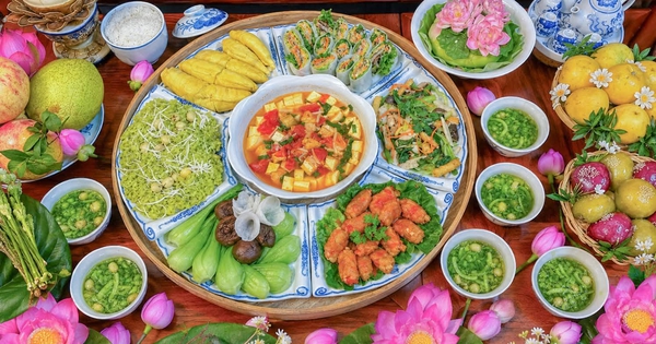 Ngắm những mâm cúng rằm tháng 7 được người Hà Nội tự tay chuẩn bị