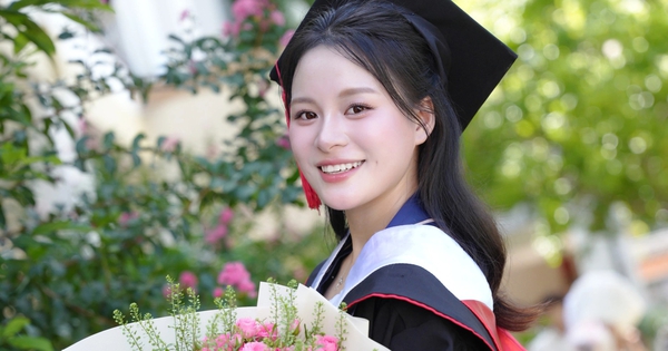 Nữ sinh khiến hội trường lặng đi với lời cảm ơn bố mẹ trong ngày tốt nghiệp
