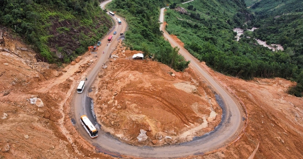 Đèo nối Nha Trang - Đà Lạt dừng giao thông cục bộ để sửa chữa sạt lở