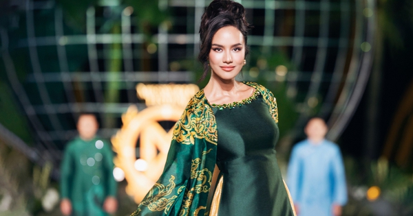 Vì sao áo dài Miss World Opal Suchata diện tại Việt Nam bị chê 'dìm dáng'?