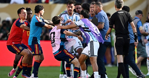 FIFA treo giò Paredes 10 trận và phạt 2.4 tỉ đồng vì ẩu đả sau chung kết World Cup, Argentina bị sao?