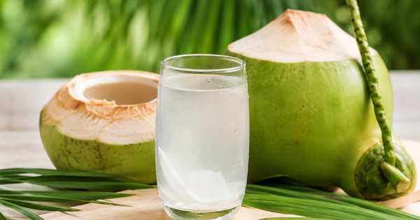 Nước dừa: Nhiều lợi ích nhưng ai cần lưu ý khi uống?