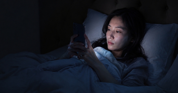 Ánh sáng xanh có thực sự là thủ phạm gây mất ngủ?