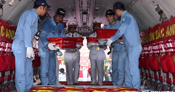 Chuyến bay đặc biệt chở hơn 7.000 mẫu hài cốt liệt sĩ ra Hà Nội giám định ADN
