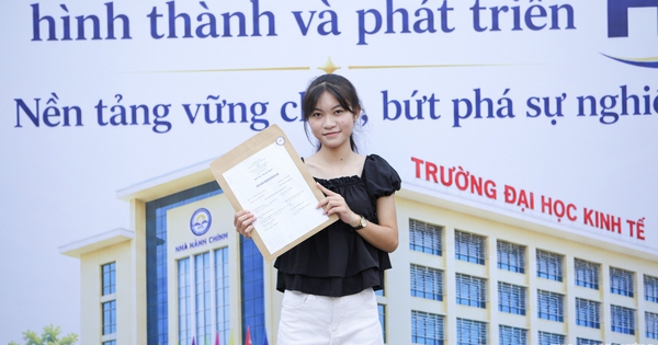 Nữ thủ khoa ngành thương mại điện tử quyết tâm săn học bổng đỡ đần cha mẹ