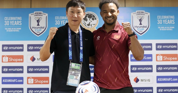 Ông Kim Sang-sik muốn Xuân Son ghi 3 bàn vào lưới Thái Lan, HLV Hudson lên tiếng