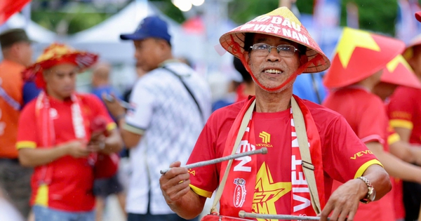 Trực tiếp chung kết lượt đi Thái Lan vs Việt Nam: Trời đổ mưa, Rajamanga vẫn tràn ngập sắc đỏ sao vàng