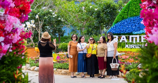 10.000 lượt khách đổ về Lễ hội ngàn hoa giữa phố biển Quy Nhơn