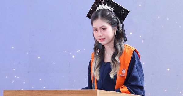 Nữ thủ khoa nói gì khiến cả hội trường nghẹn ngào rơi nước mắt?
