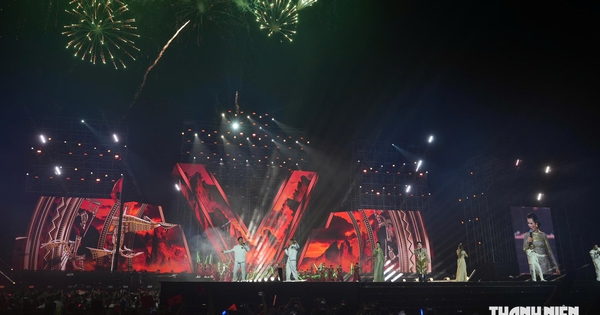 Hơn 40.000 khán giả đội mưa xem concert ‘Tổ quốc trong tim’