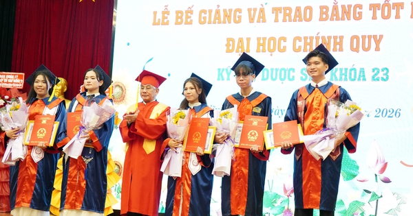 Thêm 334 tân kỹ sư, dược sĩ nhận bằng tốt nghiệp tại một trường ĐH ở miền Tây