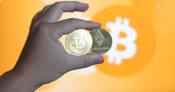 Ngân hàng Standard Chartered nâng dự báo giá Bitcoin