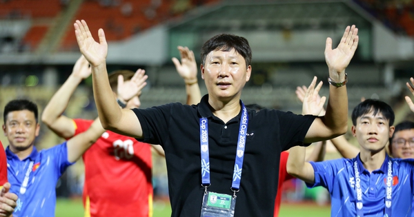 HLV Kim Sang-sik có cách dùng người siêu độc, Thái Lan ‘bó tay’ dự đoán đội hình ra sân!